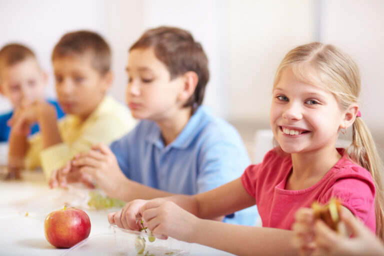 Jak wybrać odpowiedni catering dla przedszkoli? Przewodnik dla dyrektorów i zarządców placówek